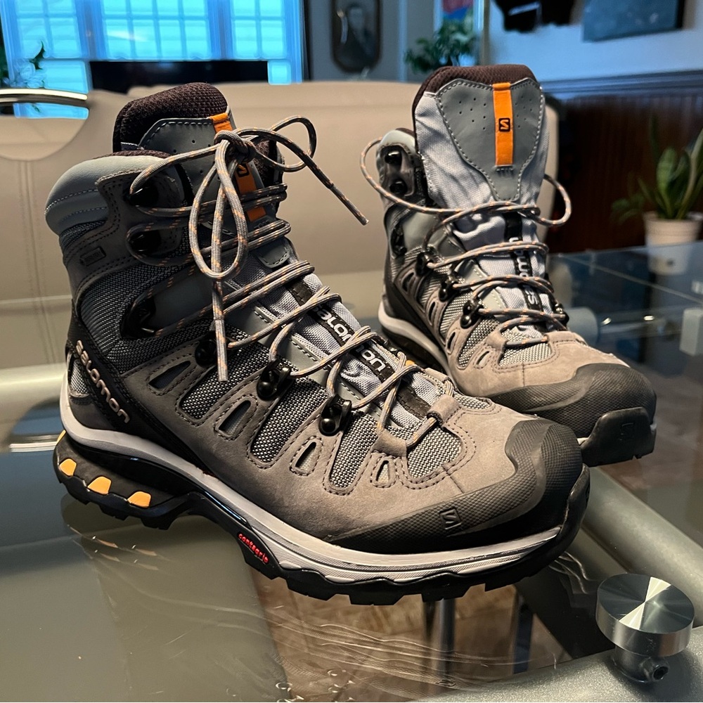Salomon hiking boots  gray and powder blue excellent condition ☺️